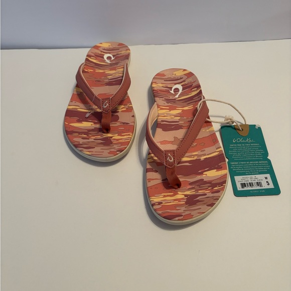 NWT Olukai pink camouflage thong sandals. Size 5 - Picture 3 of 5